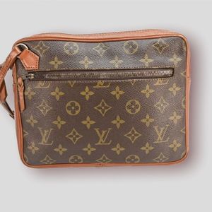 LOUIS VUITTON
Monogram Pochette Sport Bag